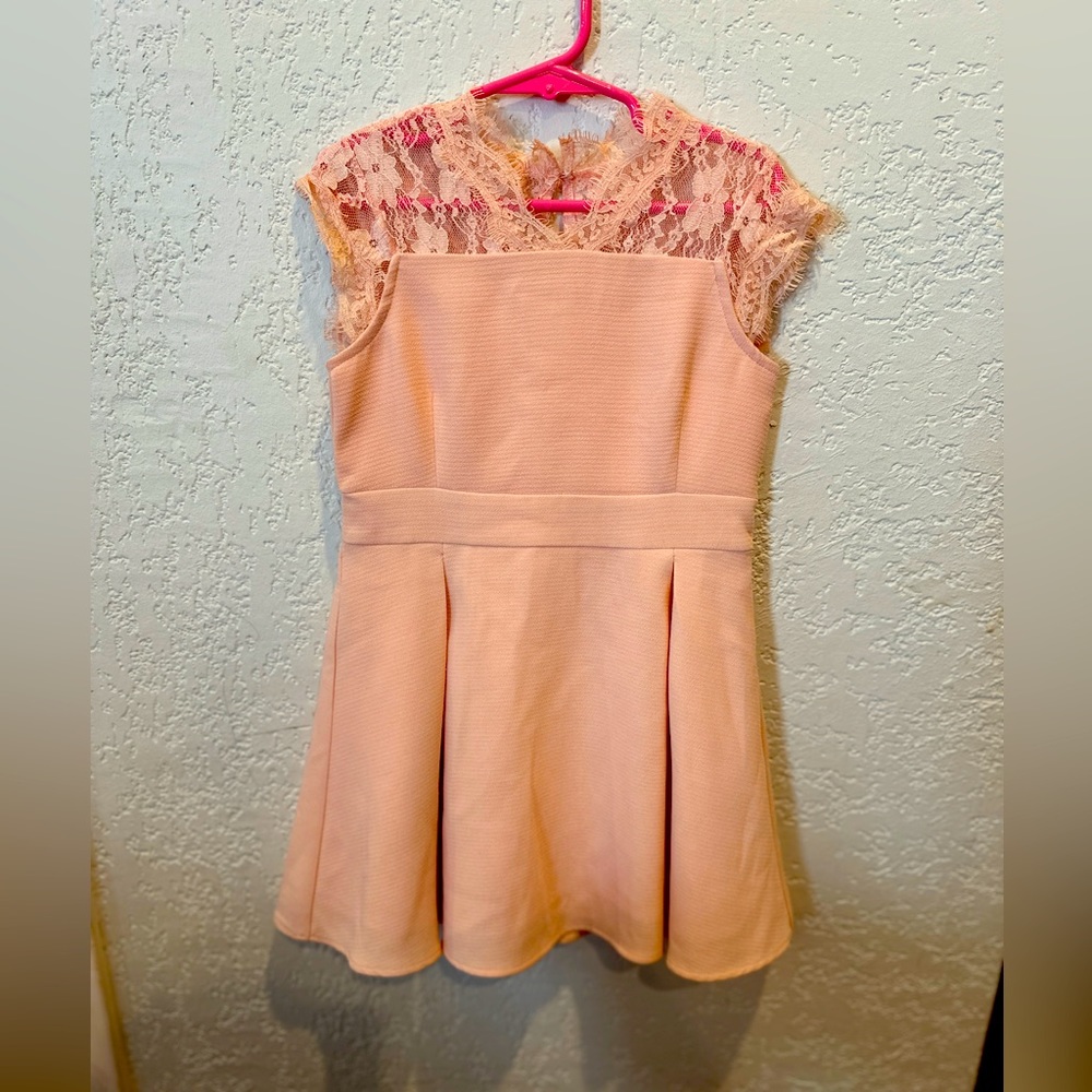 BCBG Girls Size 5 Blush Pink Dress with lace